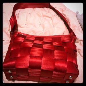 Harveys messenger tote red